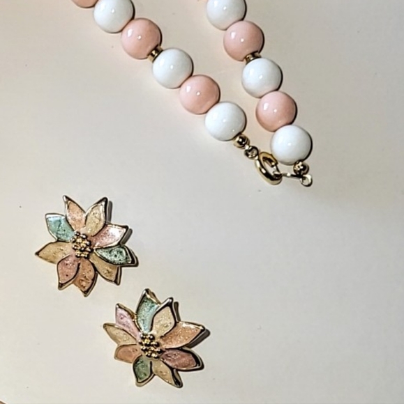1980s PEACH & IVORY JAPAN ACRYLIC BEAD NECKLACE - ENAMEL PIERCED EARRINGS - Picture 7 of 8